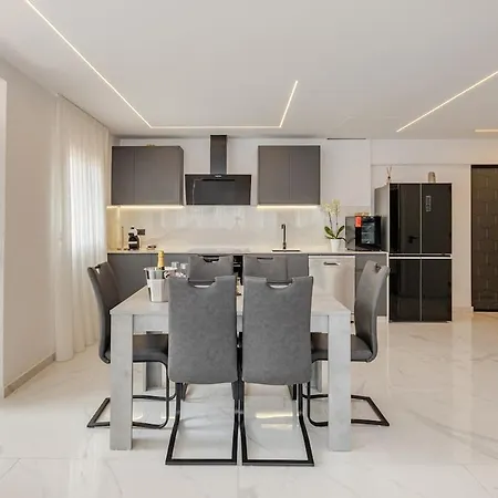 Apartament Azure Bliss *